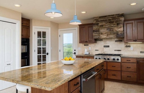 Drytown House | Luxurious, pet friendly, wine country retreat in California’s Gold County.