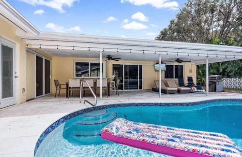 BallenIsles House | Luxurious Pool Home Central to Everything!