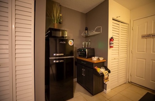 Port Saint Lucie Cottage | Luxurious Pool Cottage Sleep 2