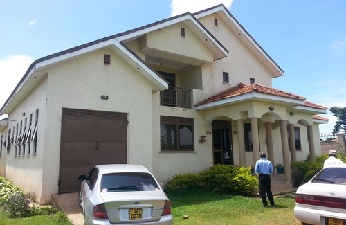Entebbe House | Luxurious Property to Rent overlooking Lake Victoria in Entebbe