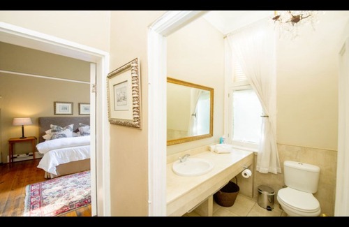 Brooklyn Hotel | Luxurious Room with Breakfast in Lovely Guesthouse in Pretoria