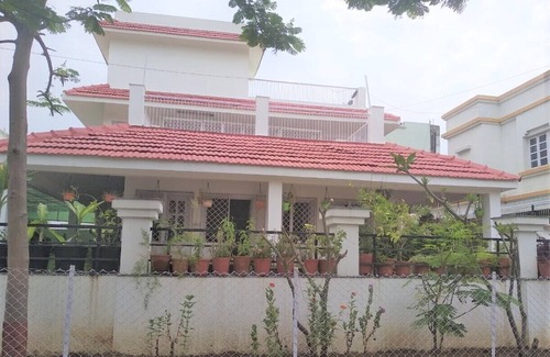 Gandhinagar House | Luxurious Room with Balcony in Centrally located Bungalow