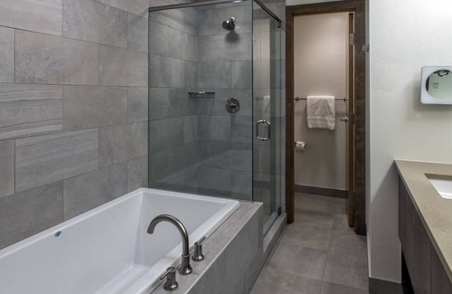 Peak 8 Resort | Luxurious ski in/out 1 Bed/1.5 bathroom at Grand Colorado Peak 8
