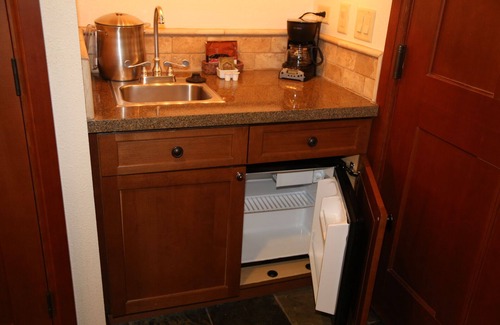 Olympic Valley Condo | Luxurious, spacious studio ski in/out at the Resort at Squaw Creek. Sleeps 2-3.