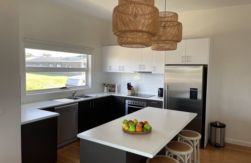 Cowes House | Luxurious, Spacious Beach House with ocean views - enough space for 2-3 families