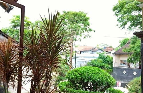 Denpasar Timur House | Luxurious & spacious comfort in the middle of city & traditional Bali