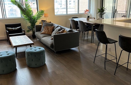 Downtown Montreal Condo | Luxurious & spacious in downtown Golden Mile fully equipped condo all essentials