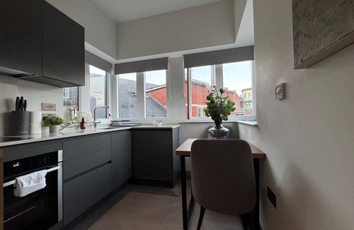 Reading City Centre Apartment | Luxurious Studio: Central Prime Reading Location