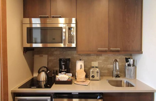 Peak 8 Condo | Luxurious Suite on Grand Colorado at bottom of Peak 8 - Sleeps 4