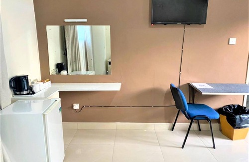 Bulawayo Apartment | Luxurious Suite With Outdoor Pool - 2171