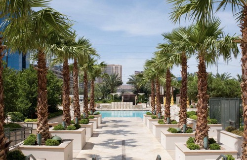 Las Vegas Condo | Luxurious Suite with Pool View and Walking Distance from The Las Vegas Strip!