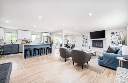 Littleton House | Luxurious Sunset Retreat w/Private Spa Patio
