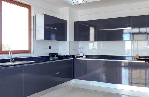 Mombasa Apartment | Luxurious Top-Floor Penthouse with Stunning Views, Pool Access, kids area & gym.