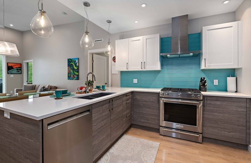 Sooke Apartment | Luxurious Top Floor suite with Ocean Views
