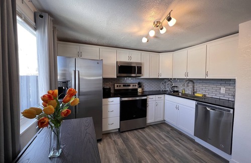 Clayton House | Luxurious Townhome Centrally Located in Denver