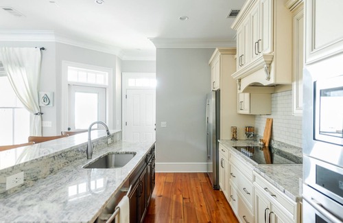 Historic Downtown Savannah House | Luxurious Townhome Near Forsyth Park with Private Parking by Lucky Savannah