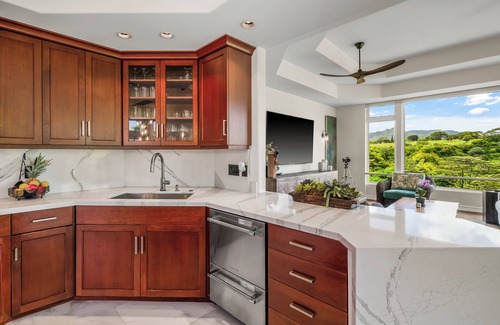 Queen Emmas Bluffs House | Luxurious Townhome in Prestigious Ka'iulani