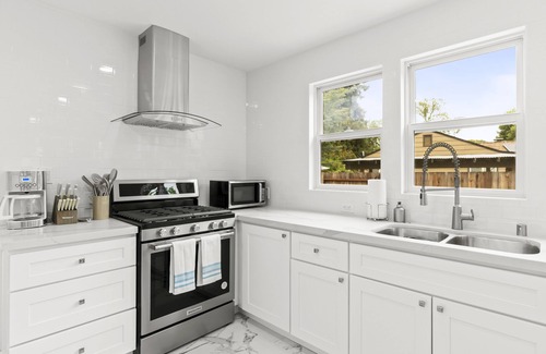 Santa Rosa House | Luxurious & Tranquil Home with Private Backyard