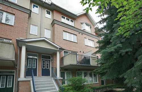 Willowdale Apartment | Luxurious two bedroom in the Yonge & Finch area of North York.