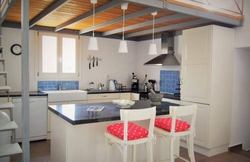 Delfini Villa | Luxurious Villa on the famous glp cat sanctuary