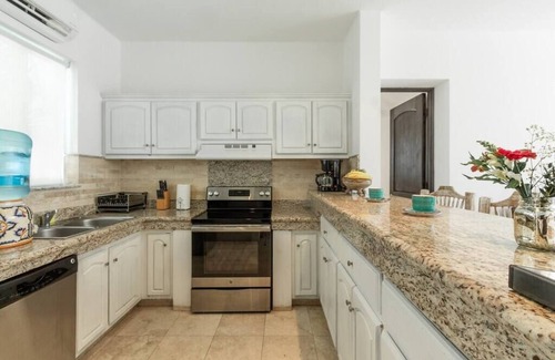 El Tezal House | Luxurious Villa with Private Hot Tub, Ocean Views Family-Friendly 3BR 10-Min Wa