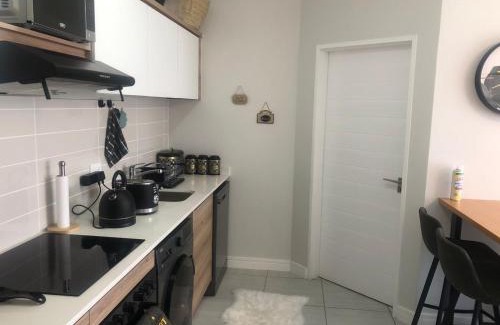 Greater Johannesburg Metropolitan Area Apartment | Luxurious Waterfall 1 bedroom Condo With Free Uncapped Wifi
