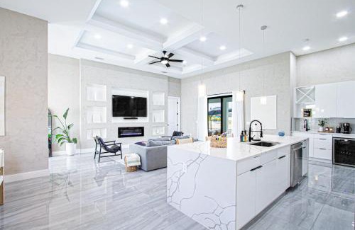 Mariner Villa | Luxurious Waterfront Home with Heated Pool and Jacuzzi
