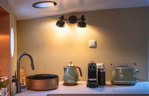 Nieuwmarkt en Lastage Boat Rental | Luxurious wellness houseboat - Sailors Suite