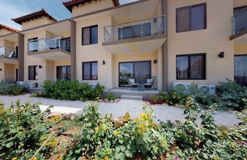 Gold Coast Condo | Luxury 1 bdrm boutique Condo in Gold Coast -Malmok