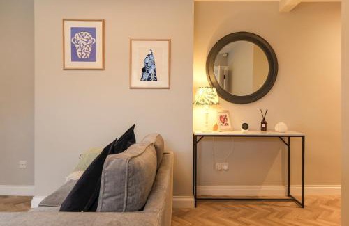 Southville Apartment | Luxury 1-Bed Apartment - Free Parking - Heart of Southville