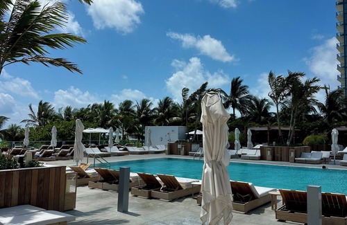 City Center Condo | Luxury 1-bedroom Beachfront condo with WiFi, AC in Sounth Miami Beach