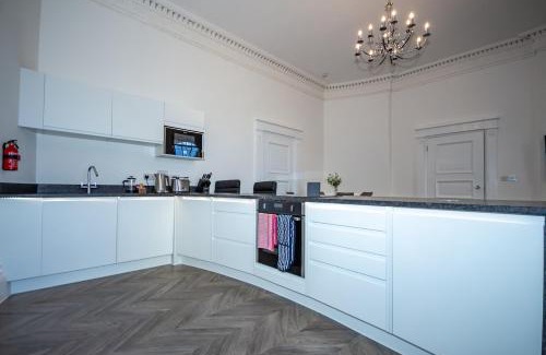 Plymouth Apartment | Luxury 1 bedroom ground floor apartment