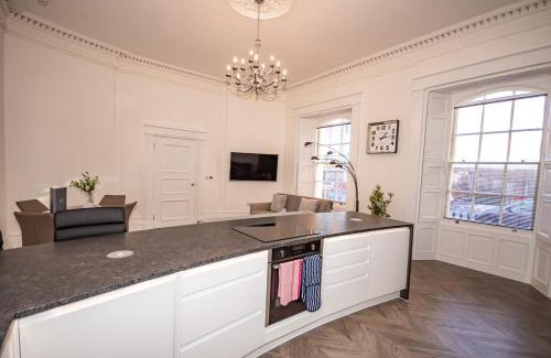 Plymouth Apartment | Luxury 1 bedroom ground floor apartment