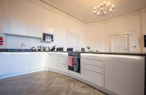 Plymouth Apartment | Luxury 1 bedroom ground floor apartment