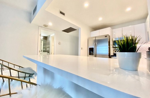 South Beach Condo | Luxury 1 Bedroom with Ocean View. 5 star amenities