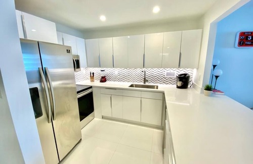 South Beach Condo | Luxury 1 Bedroom with Ocean View. 5 star amenities
