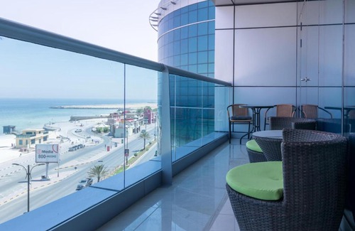Rumailah Apartment | Luxury 1 BR Beach Apartment with Full Sea View
