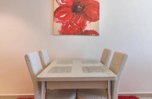 Rumailah Apartment | Luxury 1 BR Beach Apartment with Full Sea View