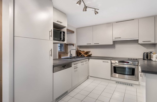 Val-d'Isere Apartment | Luxury 115m² Apartment in Central Val d'Isère, Sleeps 9, Near Ski Lifts