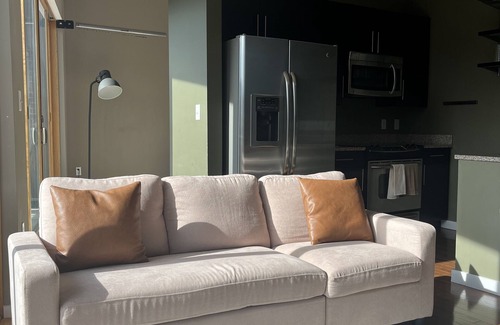 Castleberry Hill Condo | Luxury 1BR Condo w/Balcony 5mins from Downtown Atlanta