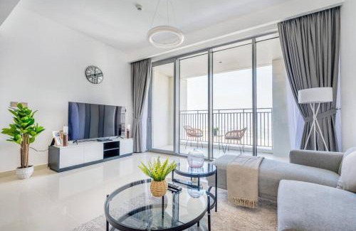 Dubai Apartment | Luxury 1BR Retreat l 17 Icon Bay, Dubai Creek