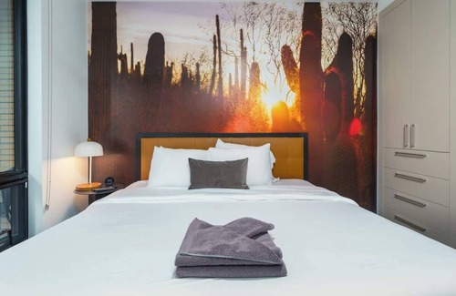 Berkeley Hotel | Luxury 2/1 on Tennyson St w/Rooftop Deck & Views