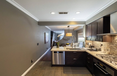 East San Mateo House | Luxury 2/3 townhome in the best neighborhood of San Mateo - next to Wholefoods !