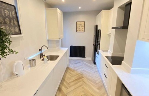 Elephant and Castle Apartment | Luxury 2 bed 1 Bath in Central London by Graceful Apartments