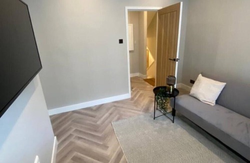 Elephant and Castle Apartment | Luxury 2 bed 1 Bath in Central London by Graceful Apartments