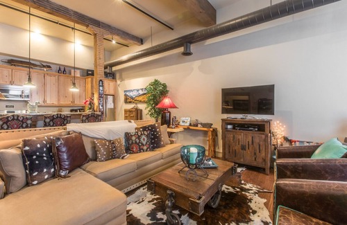 Ouray Condo | Luxury 2-bed-2 bath Loft- Downtown Ouray- Overlooking Main Street-AC