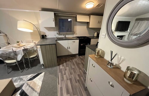 Colchester Cabin | Luxury 2- Bed Caravan in Mersea Island Colchester