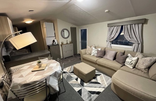 Colchester Cabin | Luxury 2- Bed Caravan in Mersea Island Colchester