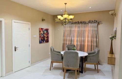 Ibadan Apartment | Luxury 2-bed w 24h light in Kolapo Ishola GRA