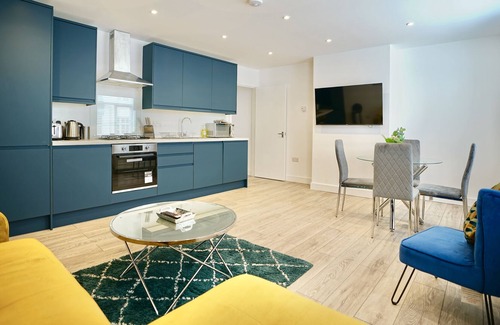 Huntingdon Apartment | Luxury 2 Bedroom Town Centre Apartment